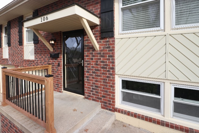 Photo - 106 N 1st St