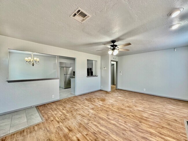 Photo - 925 Swan Lake Ct