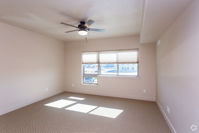 1BR, 1BA - 730 SF