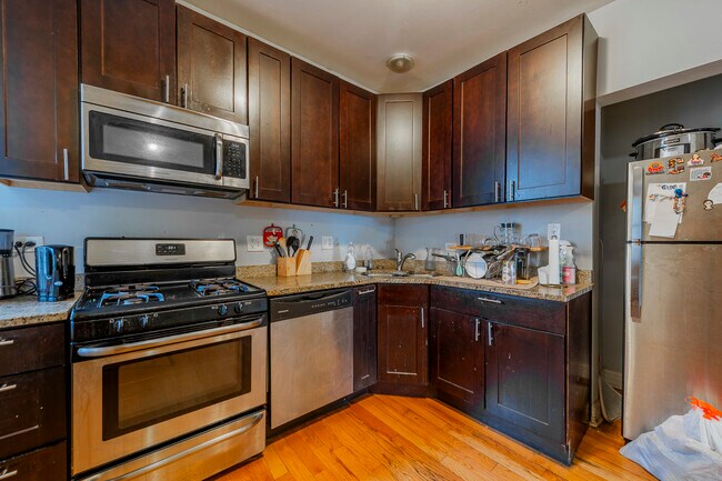 Photo - 3025 W Diversey Ave Unidad 3