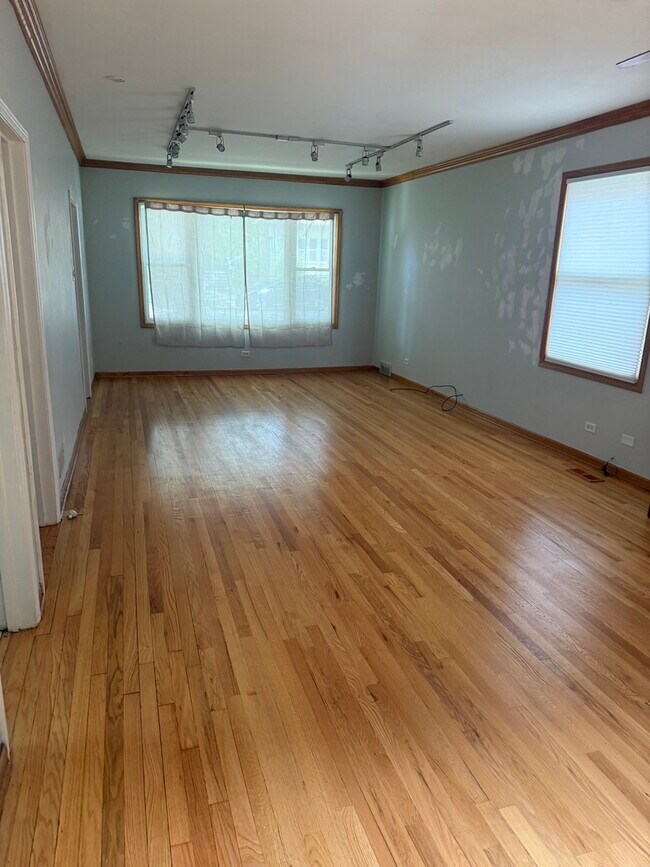Photo - 2439 W Byron St