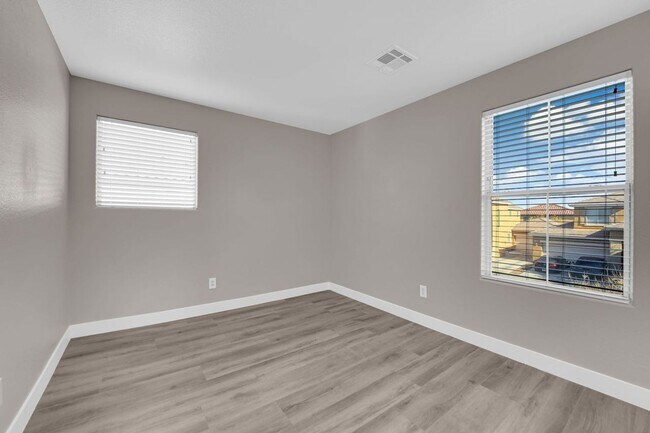 Photo - Large 3 bedroom, 2.5 bath house!