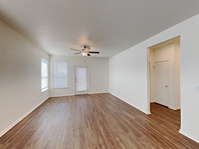 Photo - 437 Pebble Bend