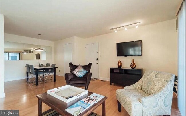 Photo - 905 Woodhollow Dr