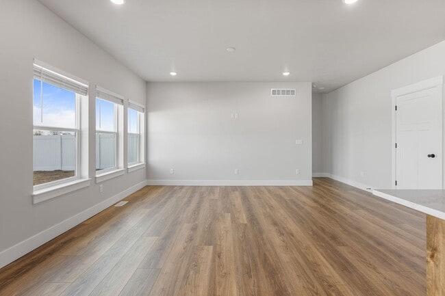 Photo - DARLING 3 BED 2 BATH HOME WITH XL 2-ASTALL...