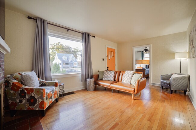 Photo - 818 Perry Ave