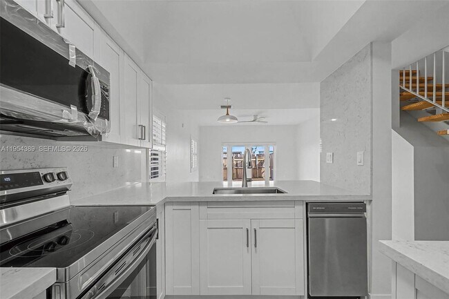 Photo - 6560 SW 138th Ct