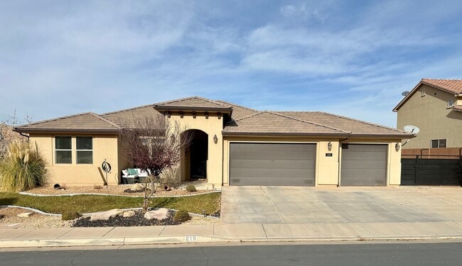 Building Photo - Short term lease! Beautiful Furnished St. George Home!!