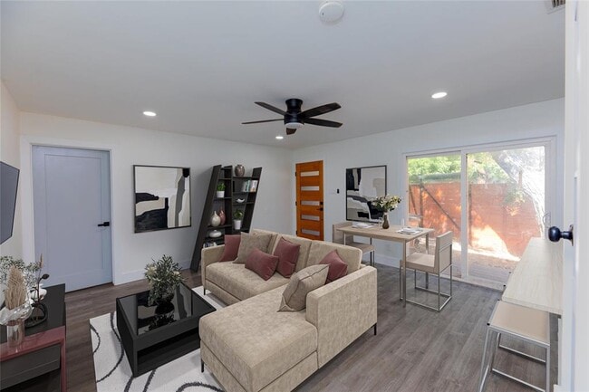 8405 Georgian Dr