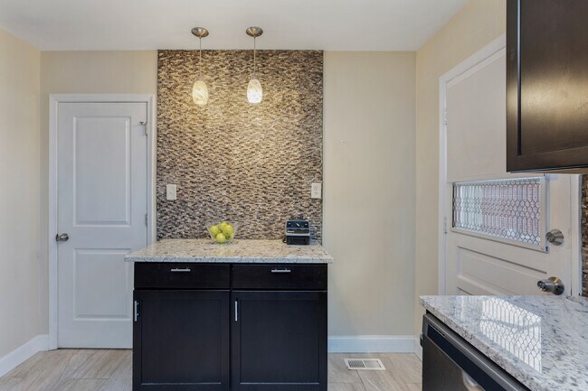 Photo - 123 Walnut St NW