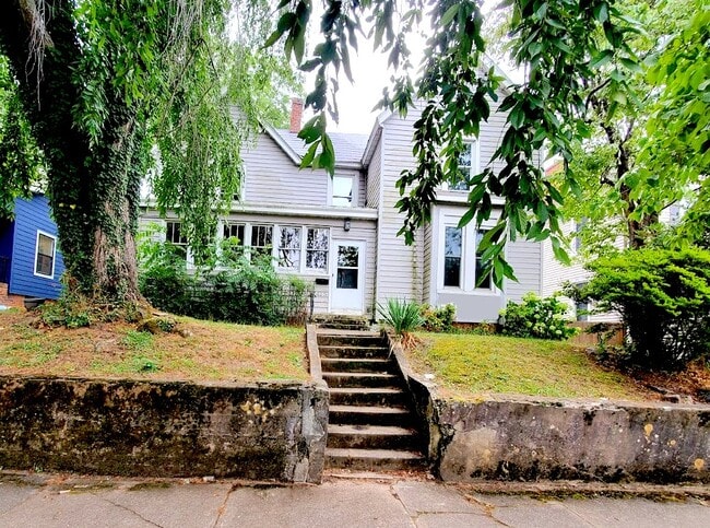 Photo - 425 W Pine St