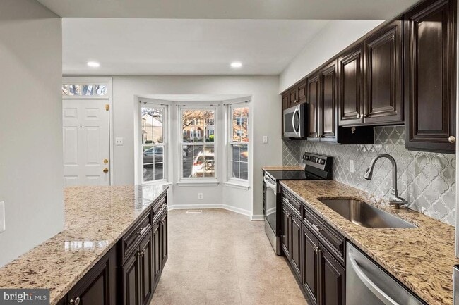 Photo - 7000 Ducketts Ln