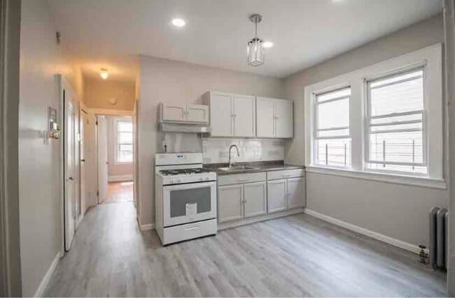 Building Photo - 7 Sager Pl Rental