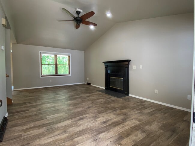 Photo - 1124 Nier Ct