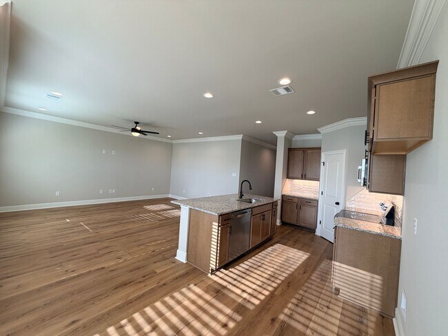816 Venecia Dr