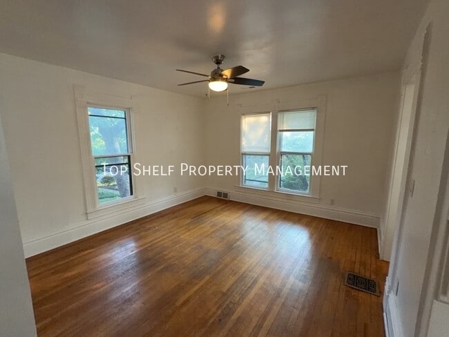 Building Photo - 669 19th St Unit 1