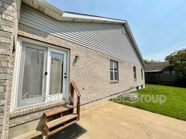 Photo - 346 Radcliff Rd