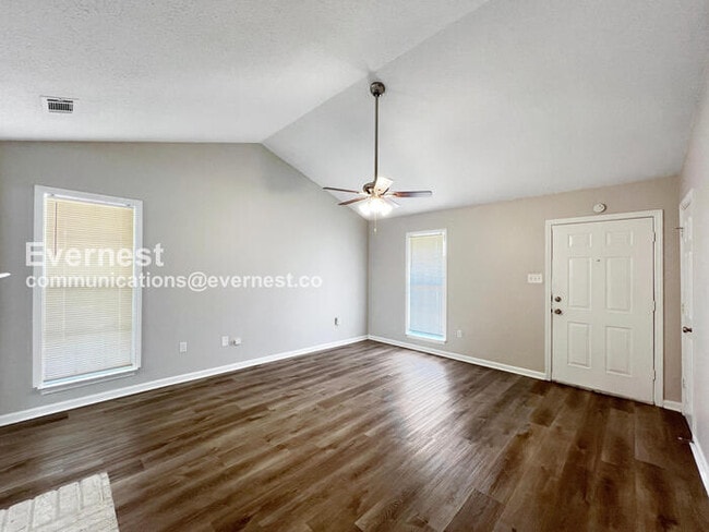 Photo - 886 Acorn Cove