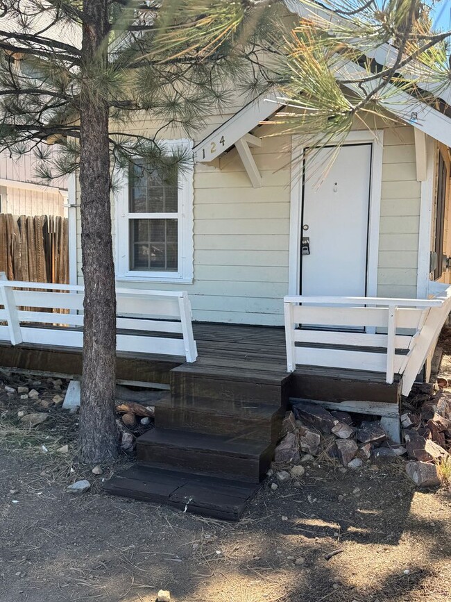 Building Photo - Cozy 1 bedroom cabin house