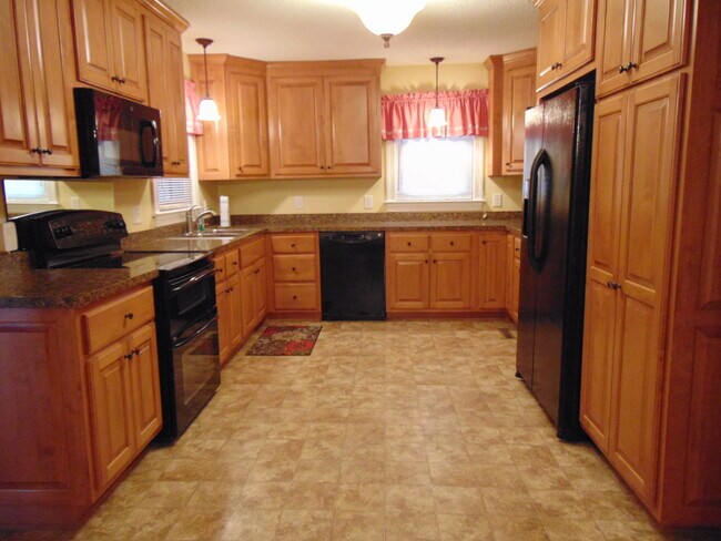 Photo - 2121 N Berkeley Blvd