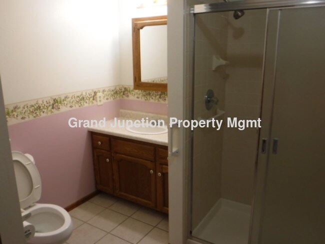 Photo - Cute 3 bedroom house.  Well maintained.