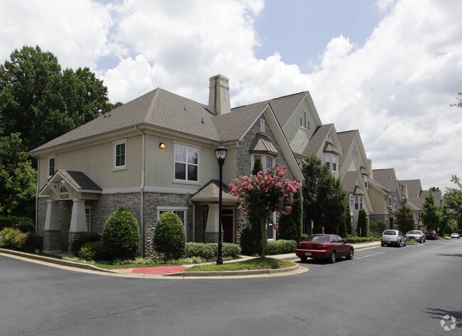 Columbia Estates - Columbia Estates Apartments