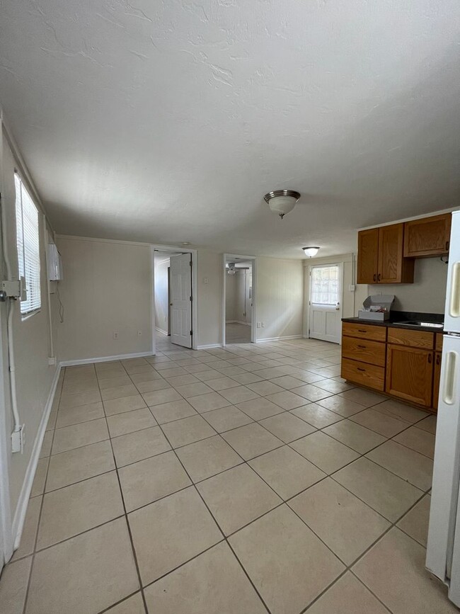 Photo - Fall 2026 2/1 Near Norman Hall & Sorority Row Grad Special