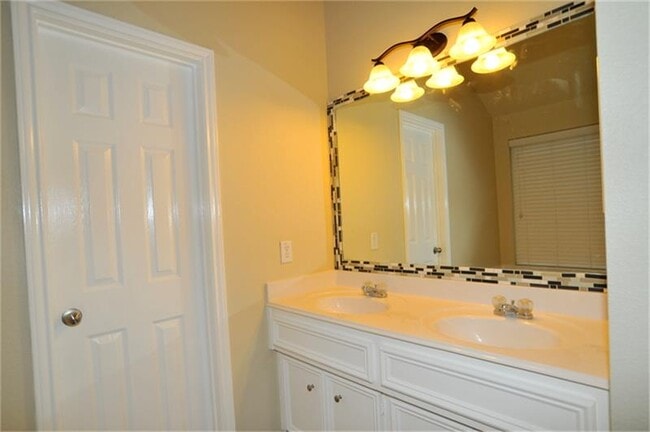 Photo - 872 Rock Harbor Ln