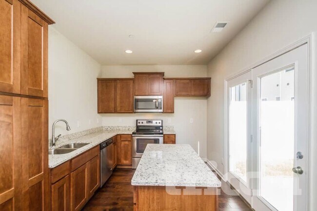 Photo - 406 Riverwood Ct