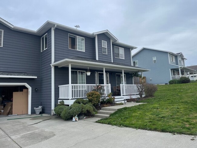 Photo - Beautiful 3 Bedroom Home with Massive Garage and Bonus Room