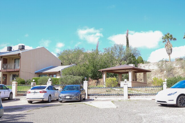 Photo - 797 W Mesa Verde Dr