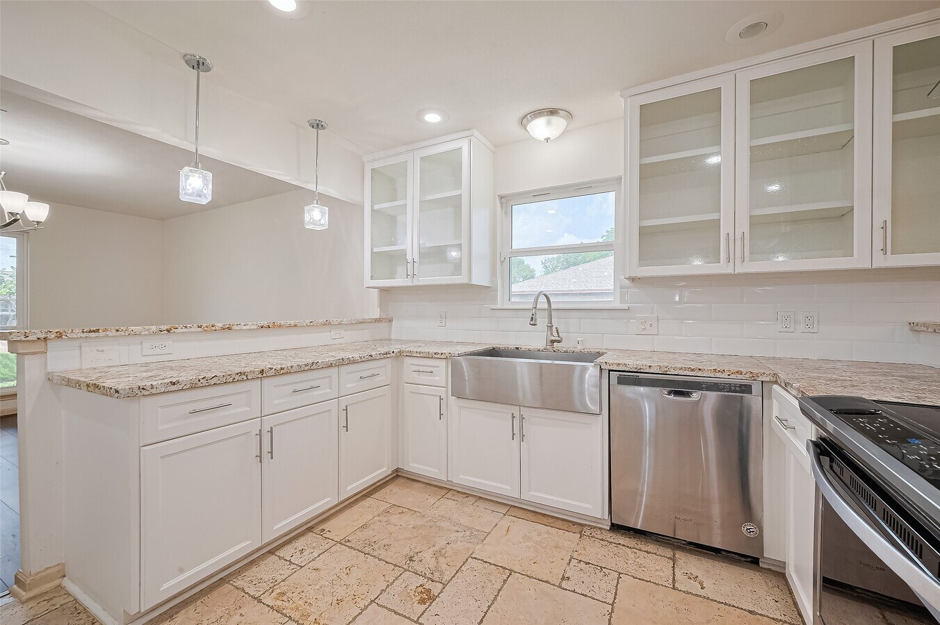 Photo - 982 W Donovan St