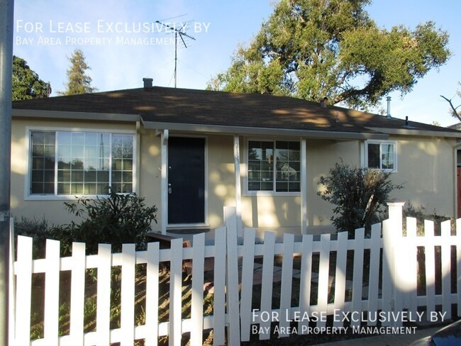 Charming 2 BR/1BA + office SFH with detach... - Charming 2 BR/1BA + office SFH with detach... Casa