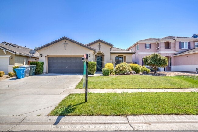 Photo - Plumas Lake Rental, Huge Living Room