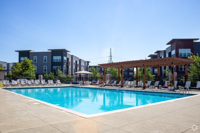 HQ Pool - HQ Flats Rental