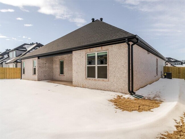 Photo - 311 Hedge Dr