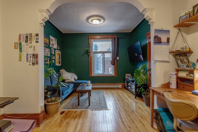 Photo - 203 Av 3E Unit 203