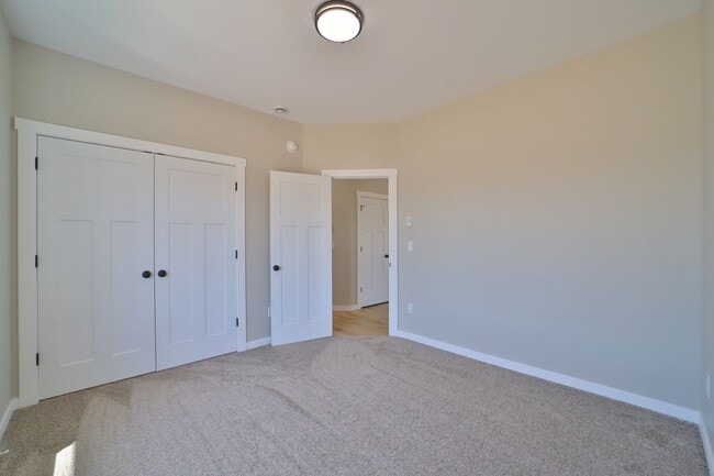Building Photo - 781 Palomino Ave W Unit 4