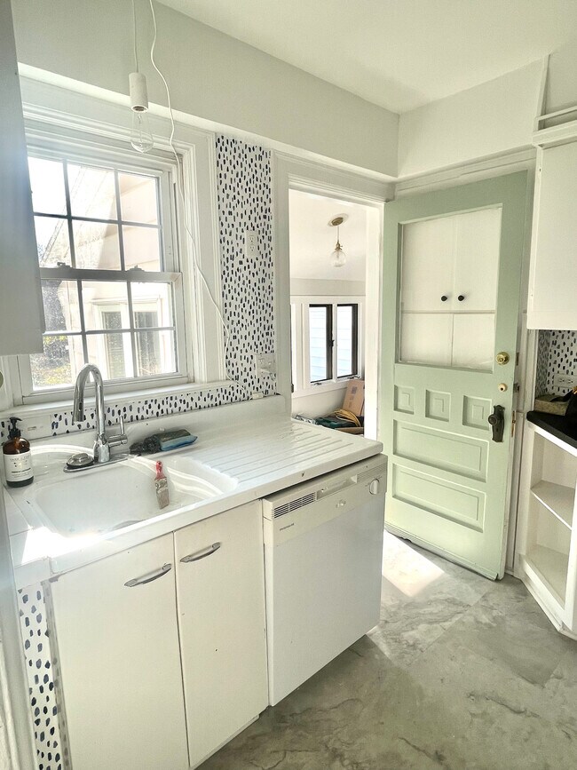 Photo - 5 W Court St