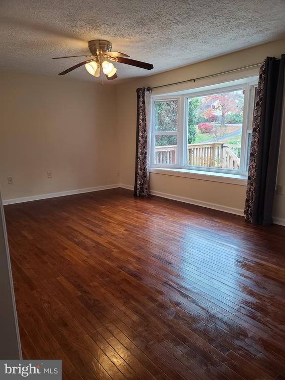 Photo - 5451 Bayview Ave