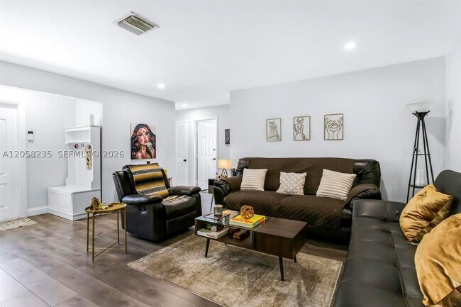 Photo - 4930 NW 17th St