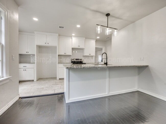 Photo - 2112 N Drexel Blvd