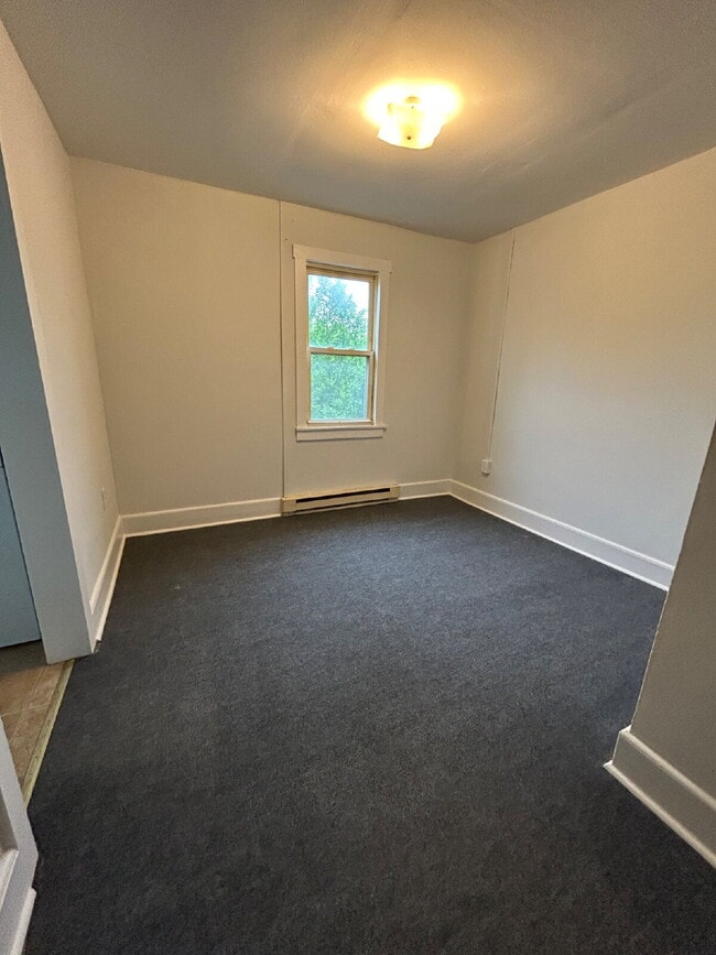 Building Photo - 1 Bedroom 1 Bathroom Apartment in Downtown Front Royal.