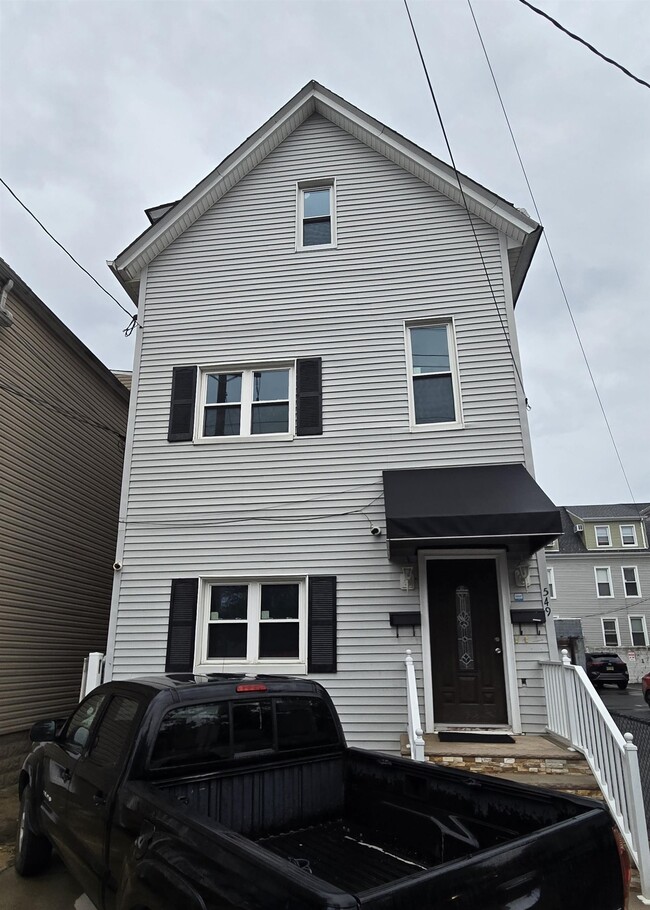 Building Photo - 549 Ave E Rental