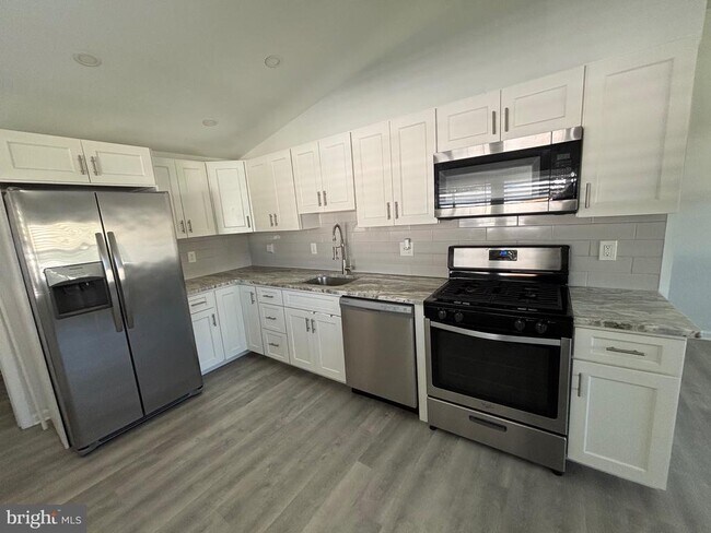 Photo - 653 N Coles Ave