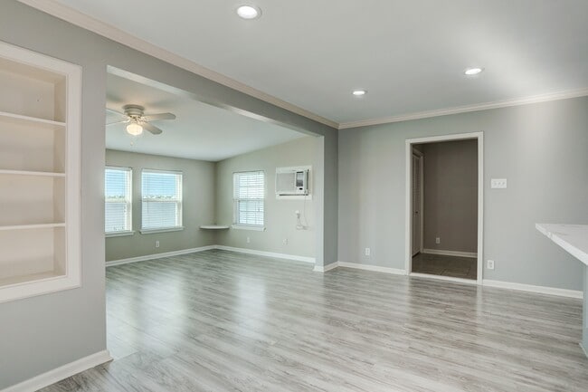 Photo - 9814 Airway Ln