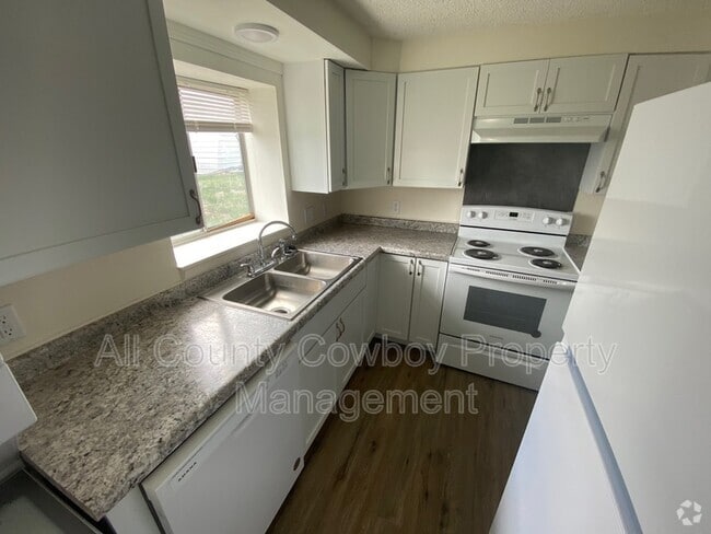 Building Photo - 705 Ferris Ct Unit Apt. 2