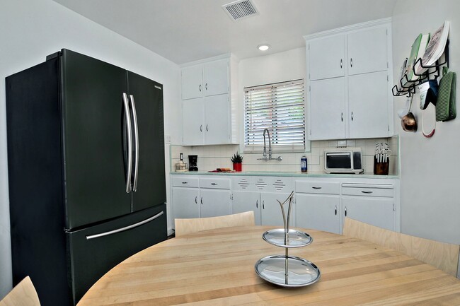 Photo - 1919 W Earll Dr Unit 2