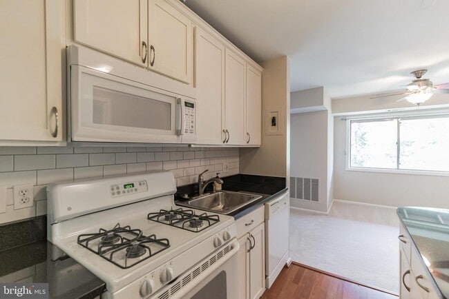 Building Photo - 212 Park Terrace Ct SE Unit 77 Rental
