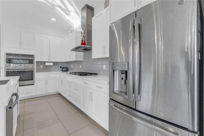 Photo - 10890 Shore St